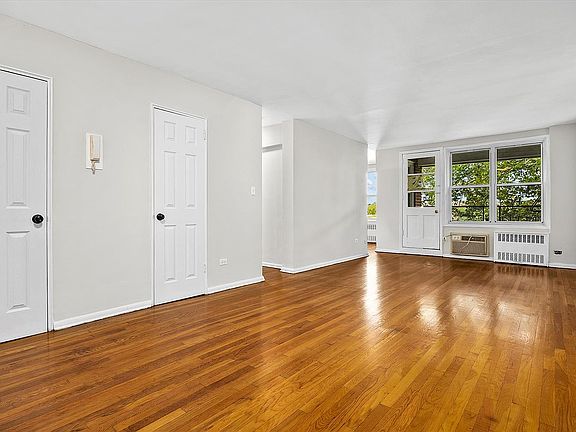 5th image of 3443 60th St APT 4J