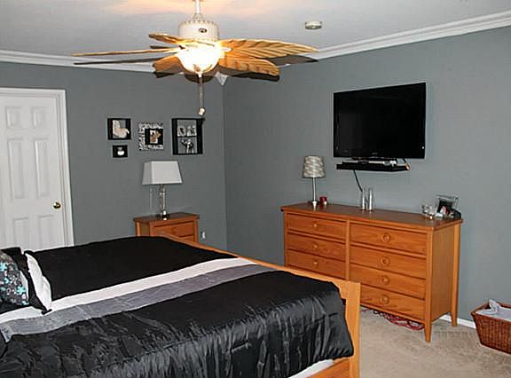5th image of 1040 Pullman Dr