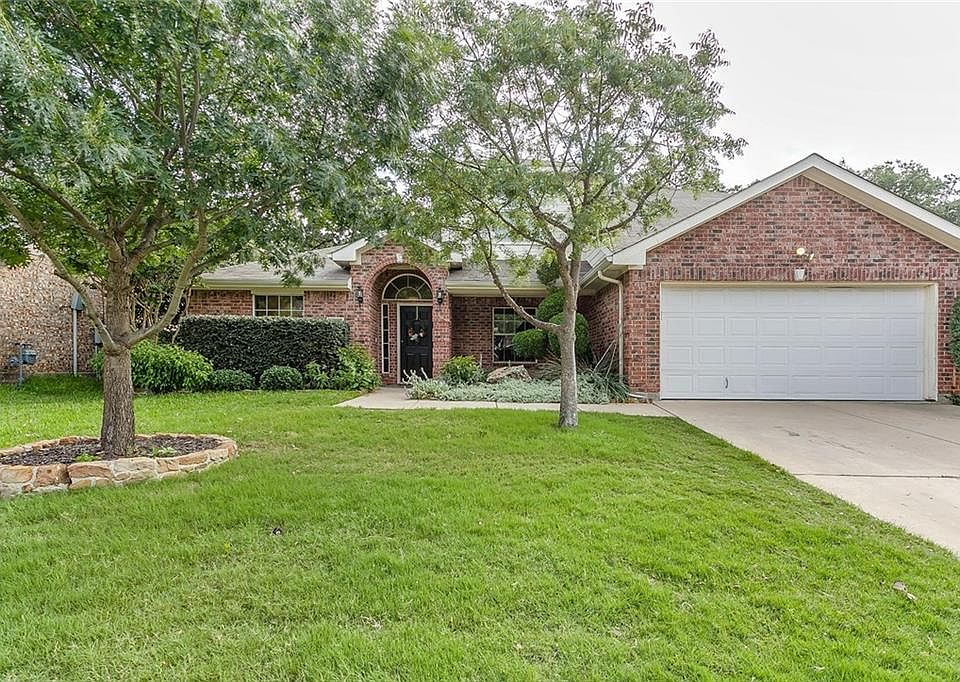 1st image of 529 Oakbrook Dr