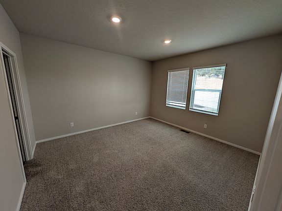 5th image of 3216 N Stanley Rd
