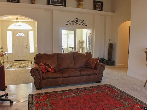 3rd image of 2918 La Cresta Cir