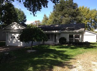 3295 Old Waldron Rd, Kankakee, IL 60901