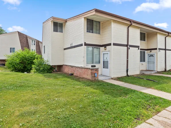 8871 N Swan Rd, Milwaukee, WI 53224