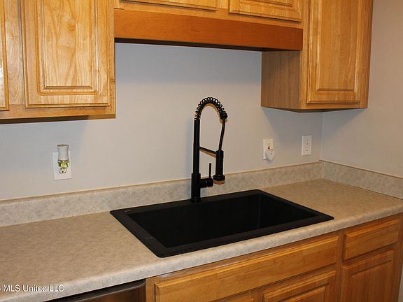 4th image of 1010 Riverwood Cv