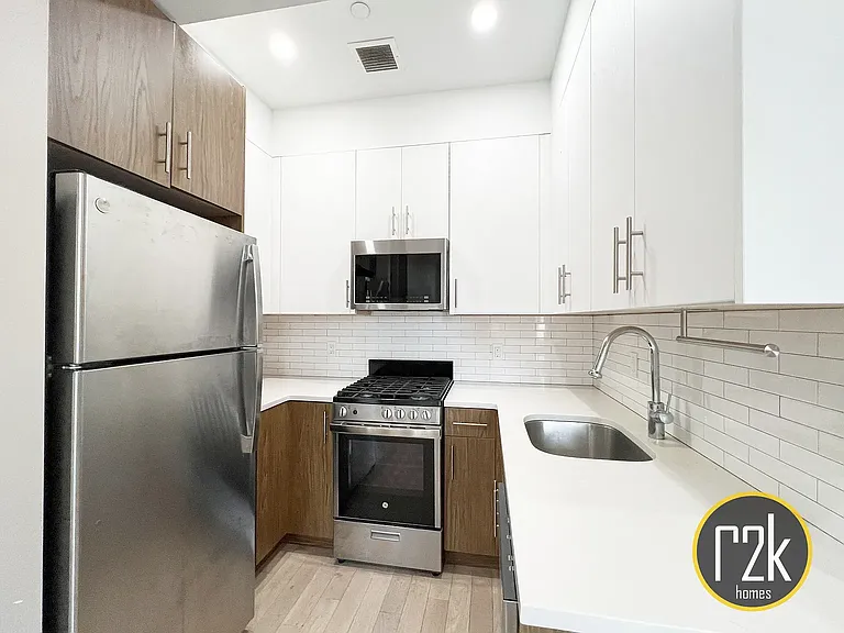 26-14 Hoyt Ave S #2A — Photo 10