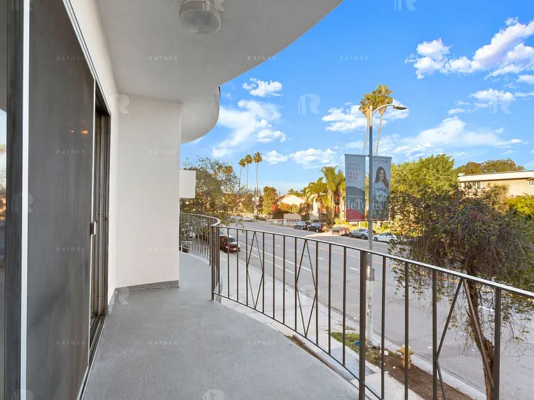 (El/Ti/Yo:B) 5139 White Oak Avenue — Photo 13