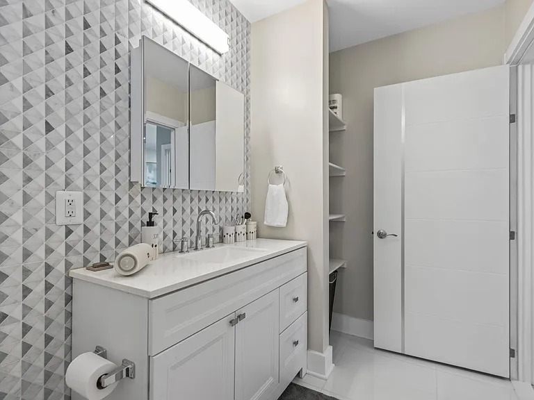 1638 K St NE #202 — Photo 9