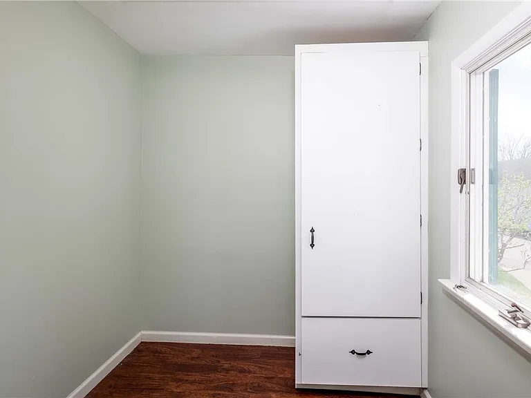 1253 Fairport Rd — Photo 31