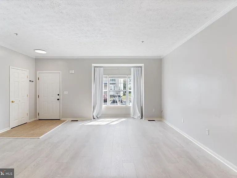 8212 Silverton Ct — Photo 9