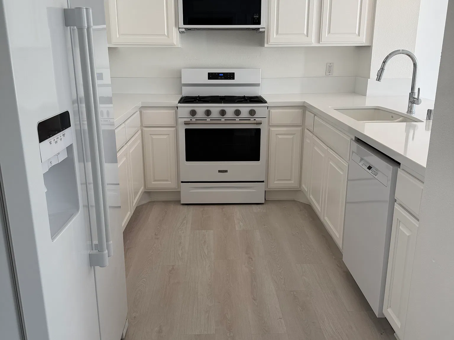 2 bed, 1385 sqft, $4,000 — Photo 2