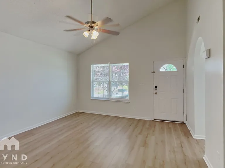 1848 Mission Oaks St — Photo 5