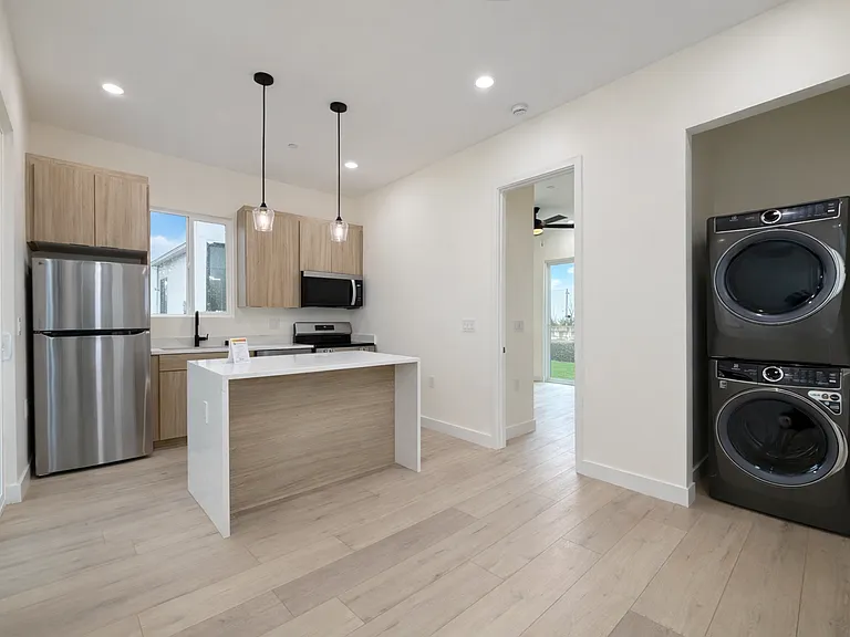 Brand New | 1613 Burton — Photo 4