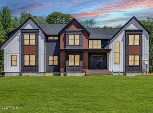 6 Lourdes Ct, Farmingdale, NJ 07727