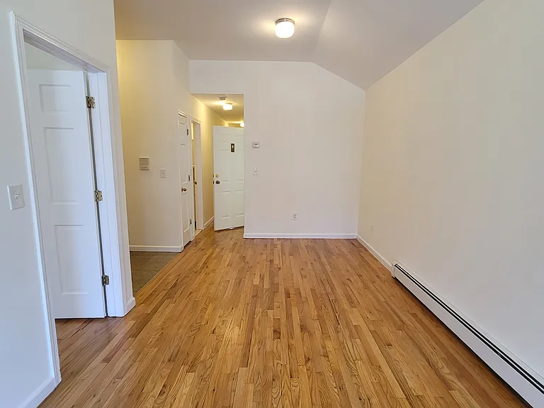 86-72 Midland Pkwy #3 — Photo 4