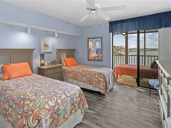 10420 Gulf Shore Dr APT 121, Naples, FL 34108