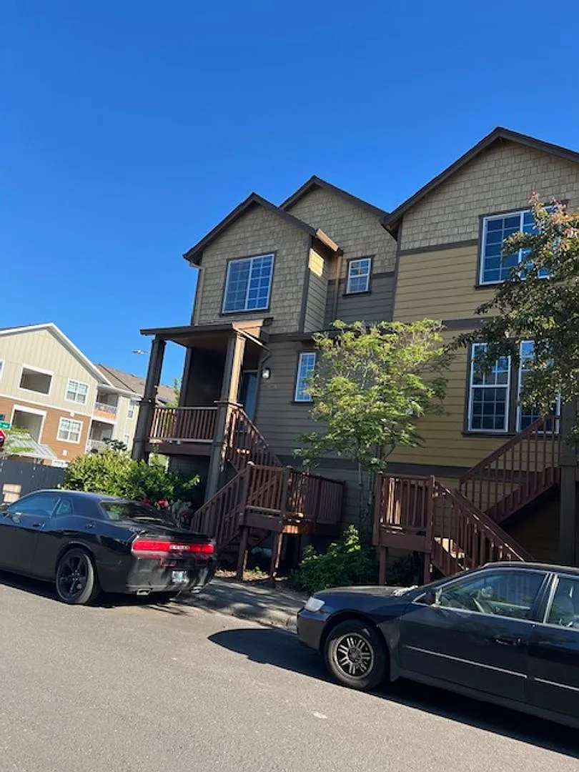 Craftsman Style Townhouse - 3 bedroom, 2.5 bath w/ Bonus Room - Attached Double Garage — Photo 3