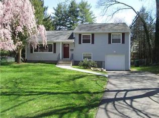 3 Brentwood Dr, Bloomfield, CT 06002