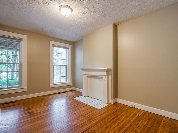 3rd image of 3 Auburn Ave #3