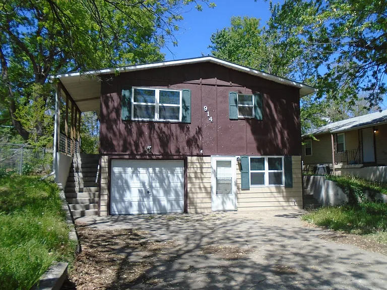 914 W Ash St — Photo 1