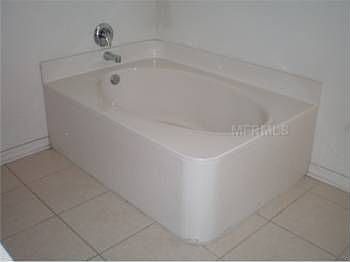 4th image of 200 Larchmont Dr