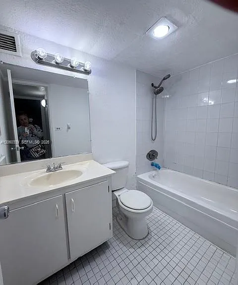 4550 NW 9th St #812E — Photo 2