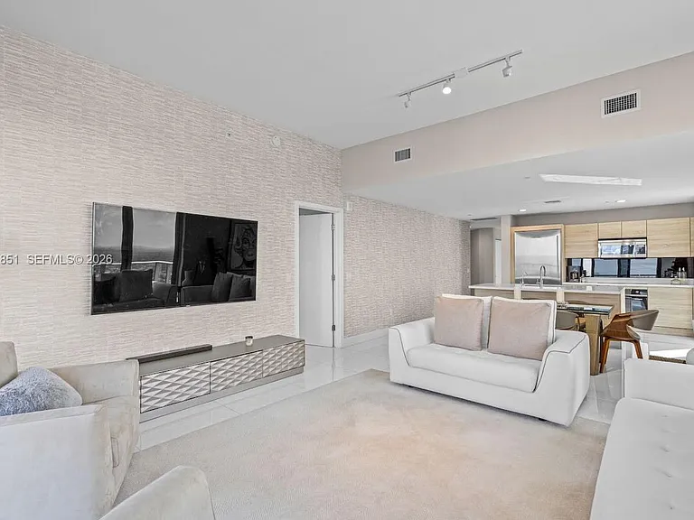 16385 Biscayne Blvd #3201 — Photo 17