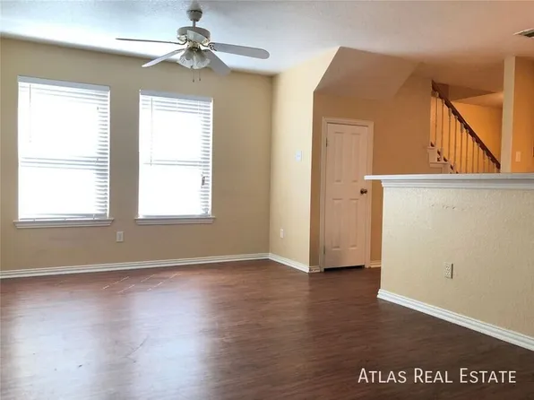 328 Wayne St, Fort Worth, TX 76111