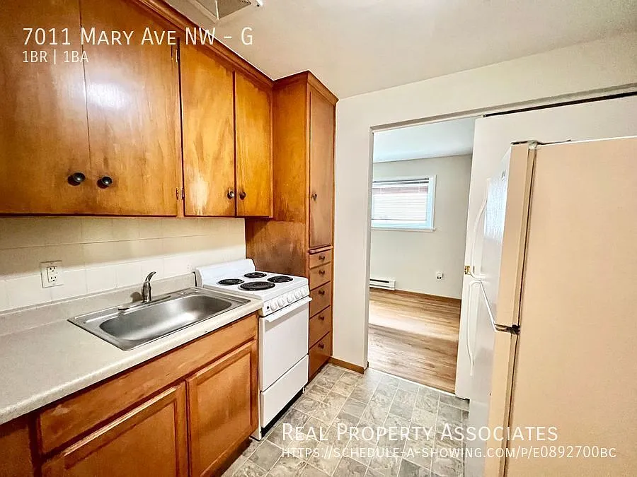 Charming Ballard 1-Bedroom, 1-Bath Plus Lovely Hardwood Floors! **Great Location — Photo 3