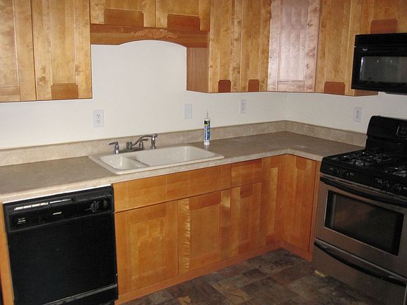 3rd image of 645 Cranberry Trl