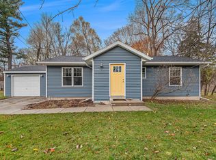 1416 Oakwood St, Belding, MI 48809