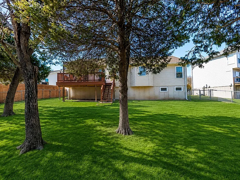 617 Silver Maple Dr — Photo 2