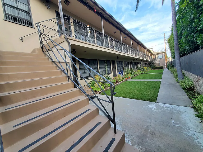 1753 E Ocean Blvd #7 — Photo 2