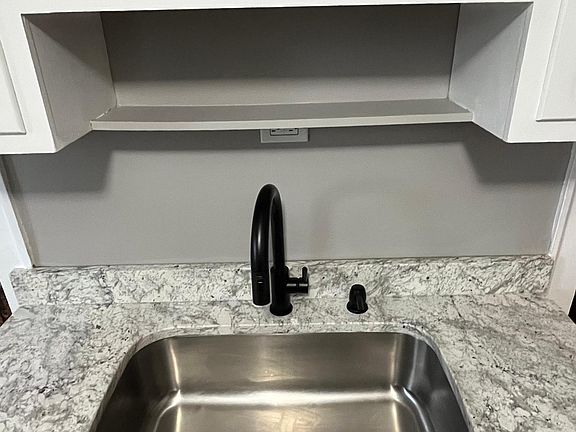 3rd image of 9422 Clifton Blvd #1