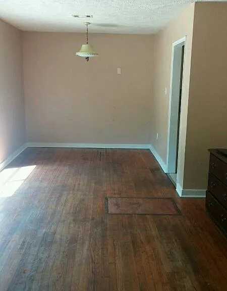 2824 Woodside Dr — Photo 3