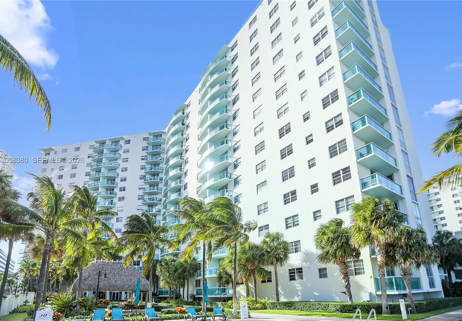 Tides On Hollywood Beach — Photo 3