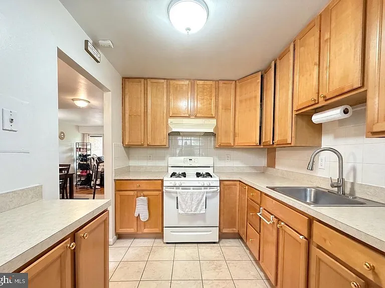 6008 Westchester Park Dr #T2 — Photo 2