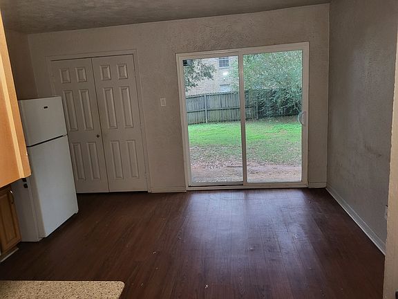 3rd image of 203 W Walnut St #B
