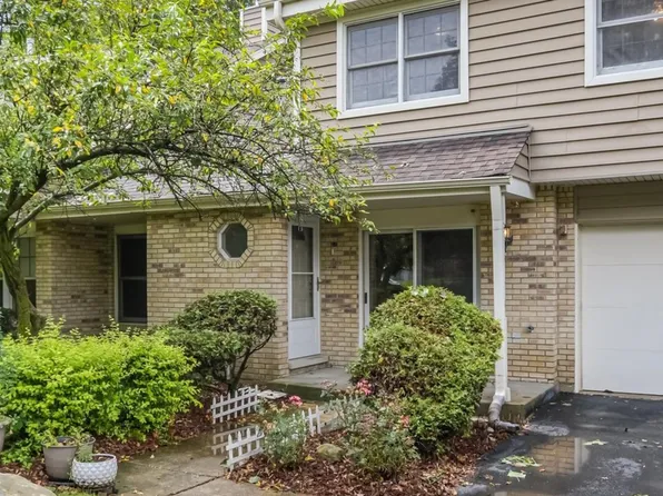 1959 Lancaster Ct APT 1, Naperville, IL 60565