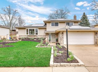 8021 Farmingdale Dr, Darien, IL 60561