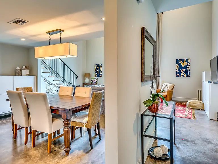 509 Cloverdale Rd #201 — Photo 12
