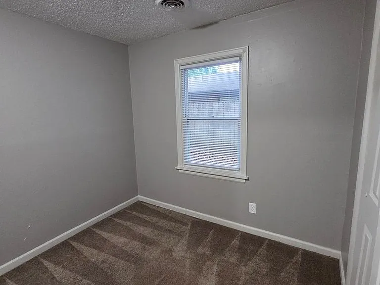 1739 S Glenn St — Photo 7