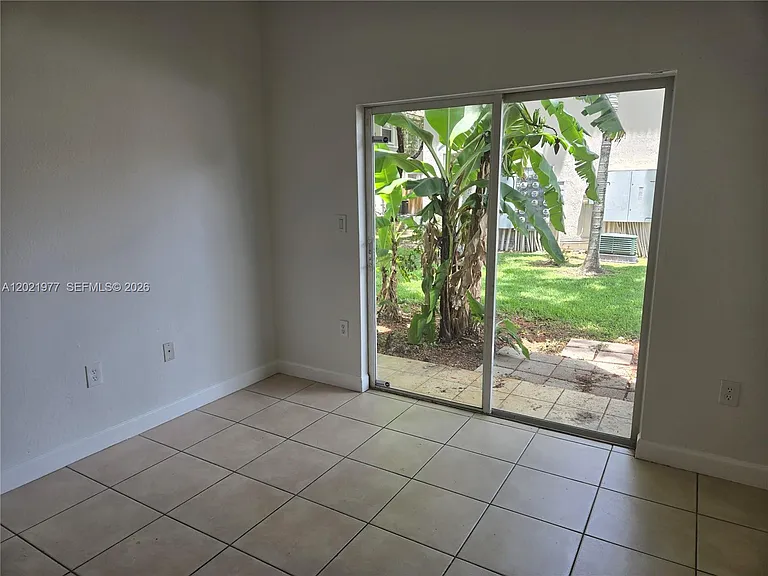 2755 SE 16th Ave #103 — Photo 2