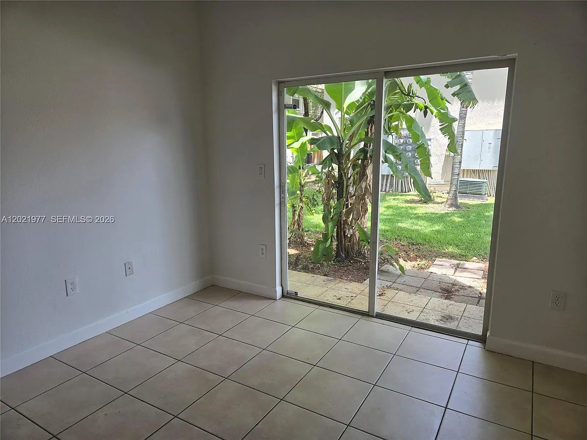 Building Photo - 2755 SE 16th Ave #103
