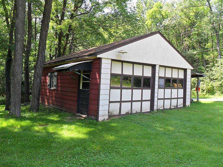2nd image of 570 Lilley Hill Rd