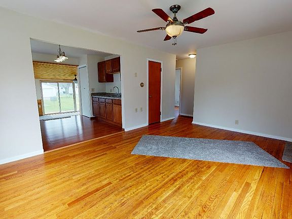 5th image of 1417 N Wellington St