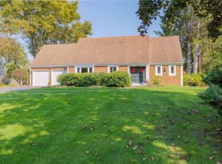 16 Cross Ridge Rd, Pittsford, NY 14534