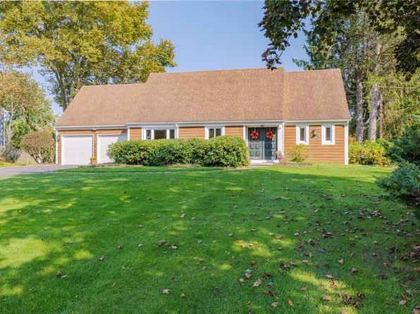 16 Cross Ridge Rd, Pittsford, NY 14534