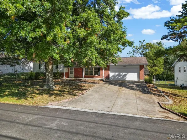 3708 Gail Dr, Imperial, MO 63052