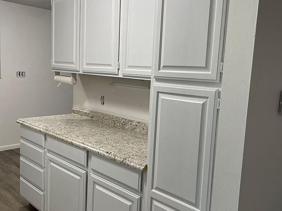 3rd image of 2181 W Schantz Ave #2181