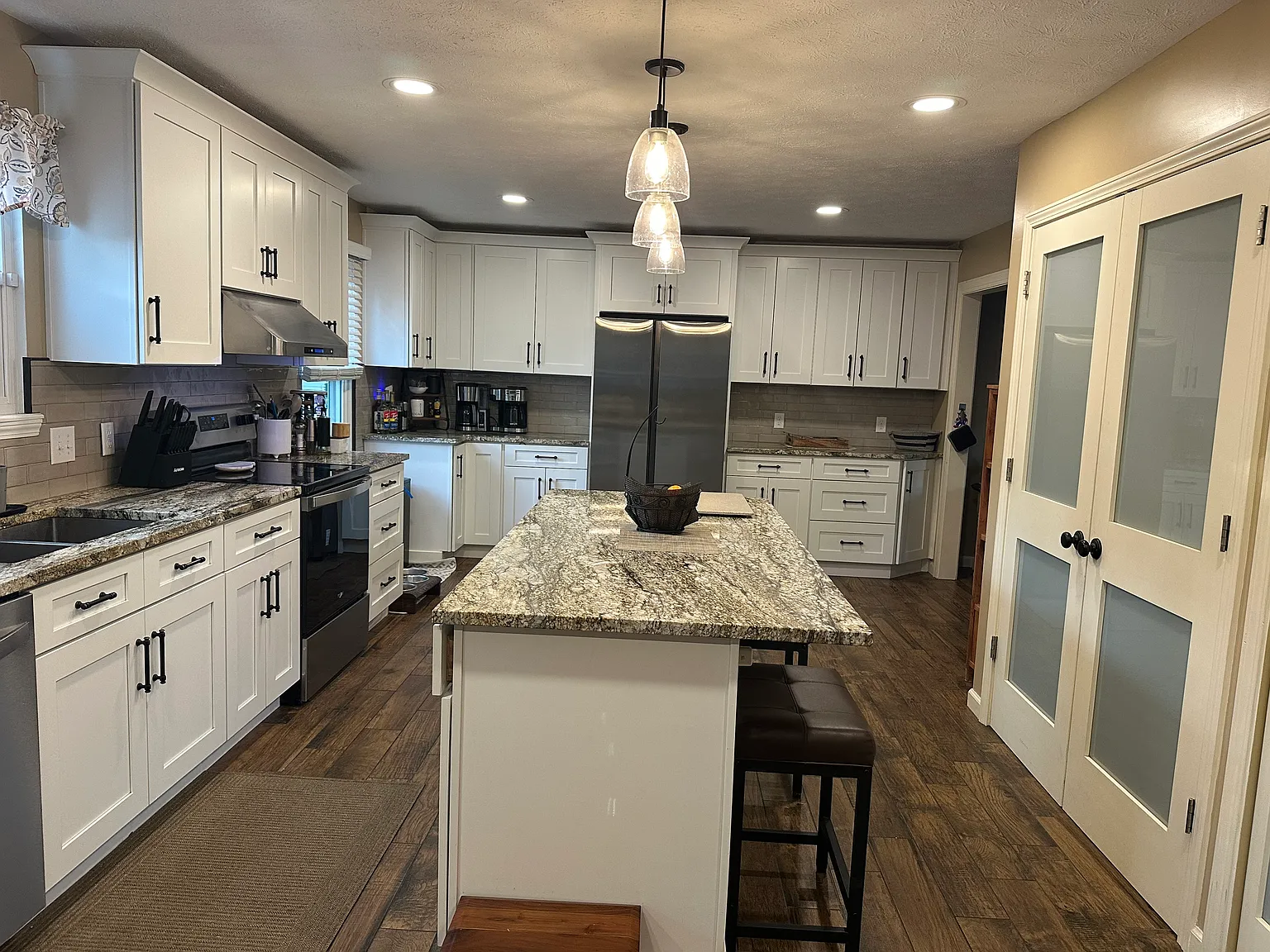 4 bed, 2.5 bath, 2440 sqft, $2,494 — Photo 3